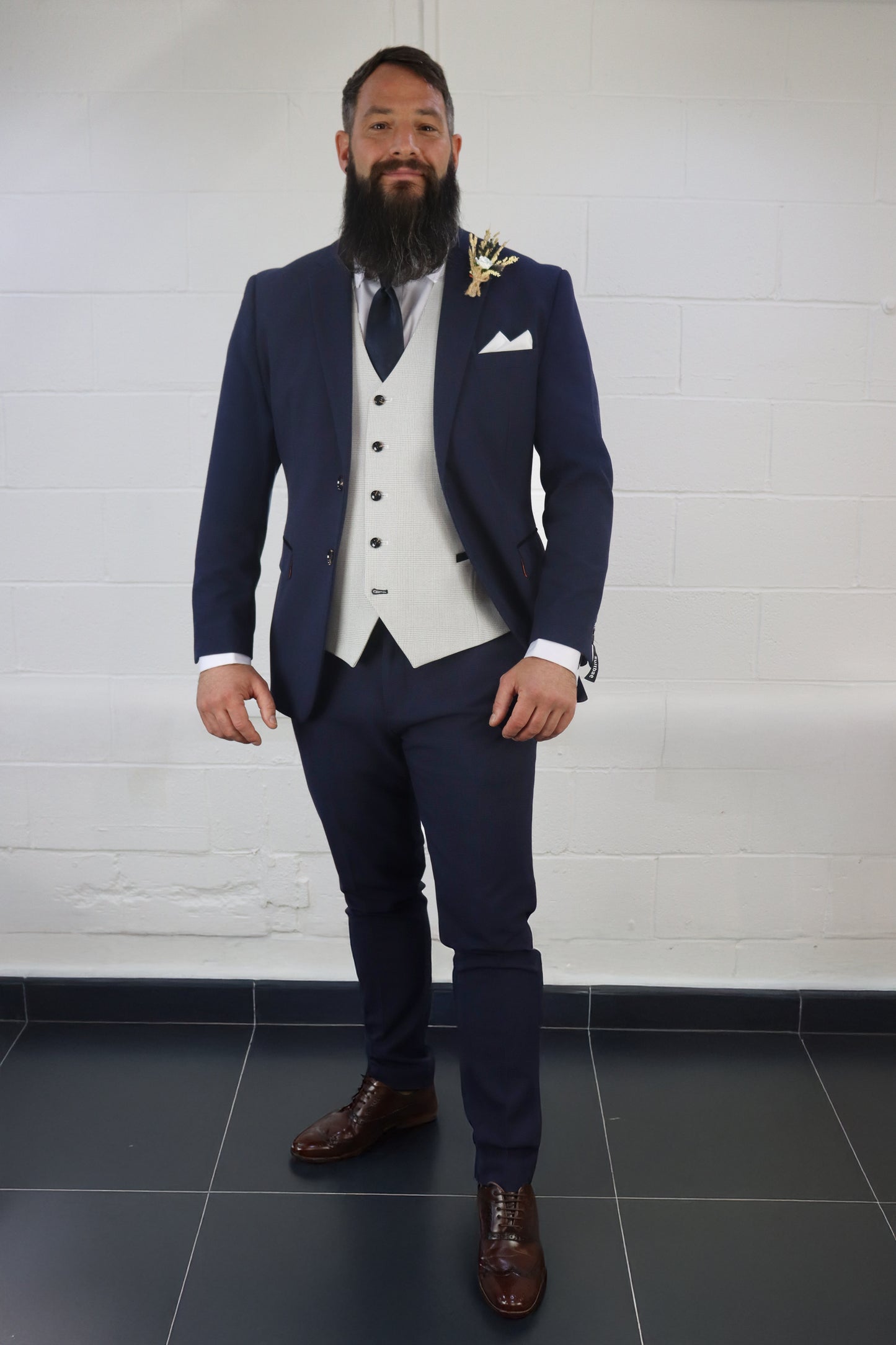 CHARLES NAVY CONTRAST STONE THREE PIECE