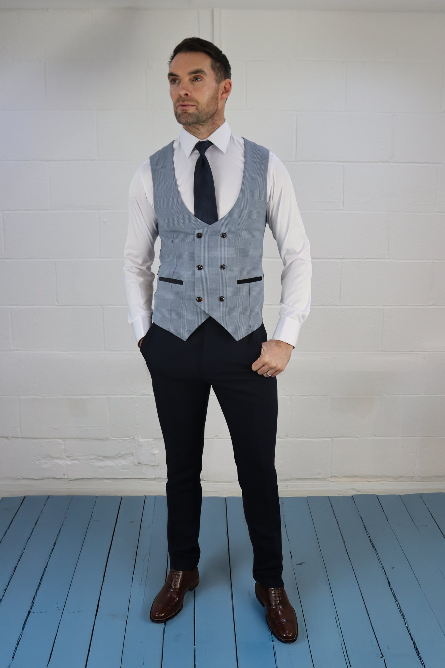 CHARLES SKY CONTRAST NAVY THREE PIECE SUIT