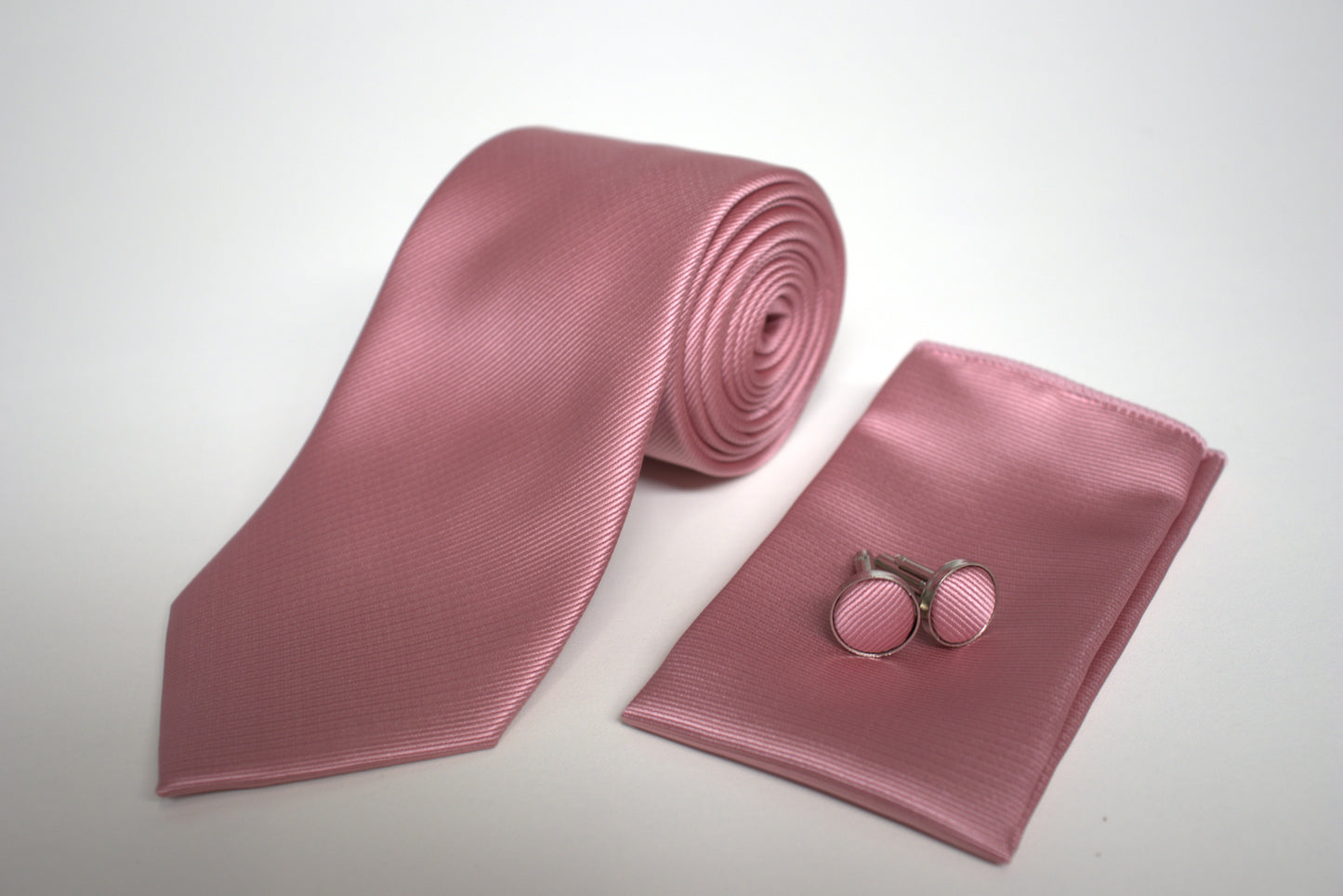 Men’s mauve pink tie gift set including pocket square and cufflinks, ideal for groomsmen, prom and race day outfits