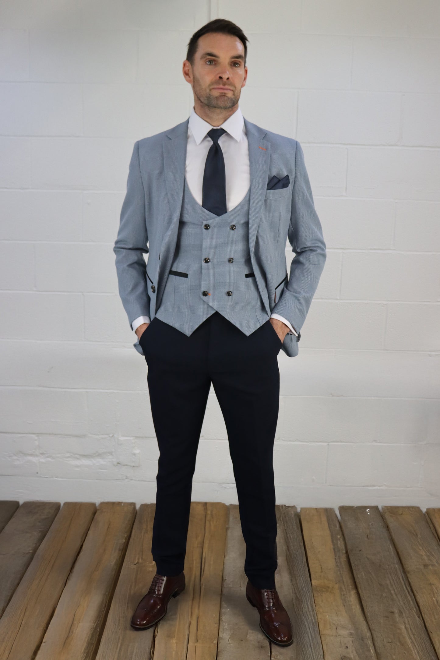 CHARLES SKY CONTRAST NAVY THREE PIECE SUIT