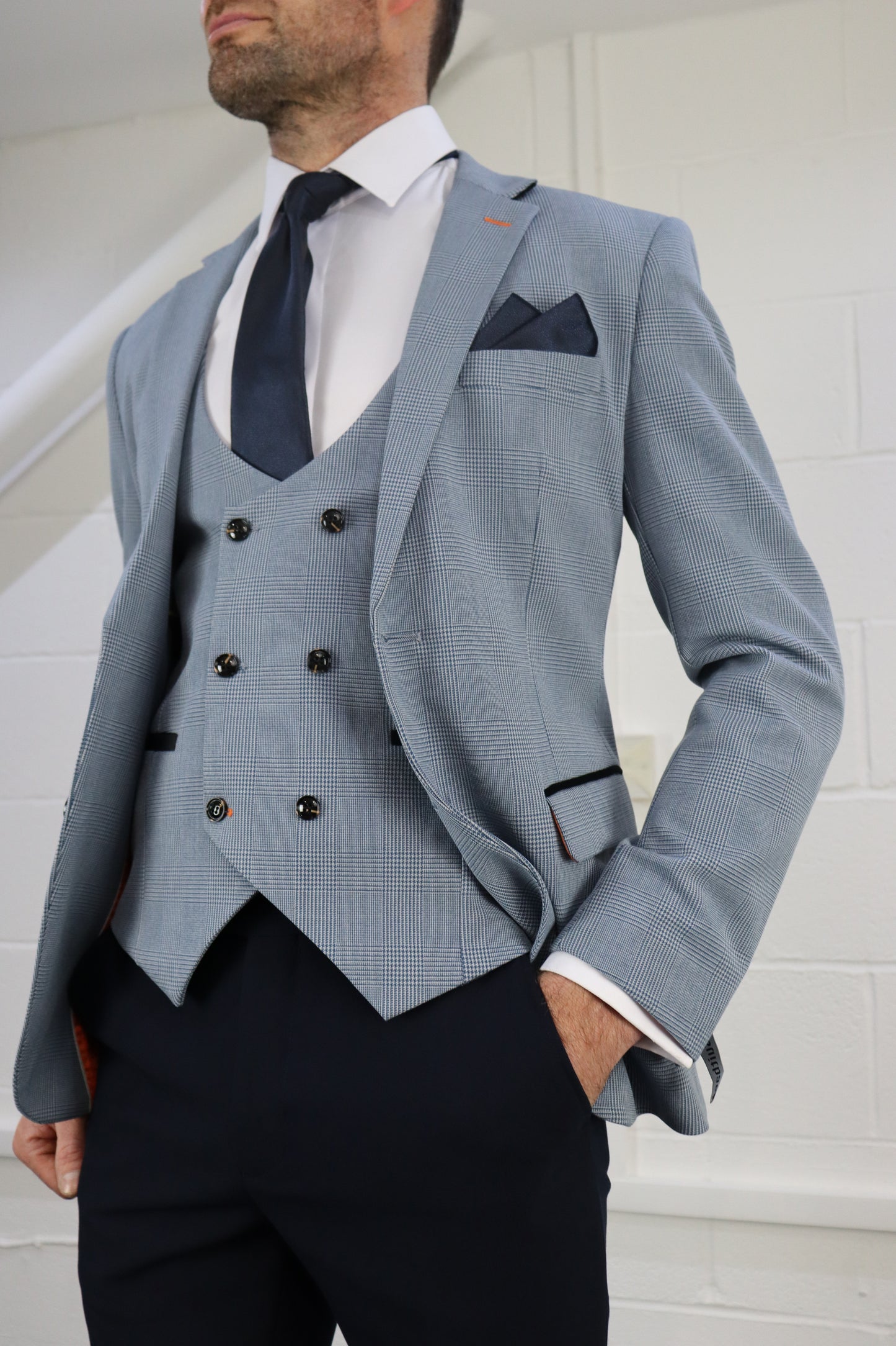 CHARLES SKY CONTRAST NAVY THREE PIECE SUIT