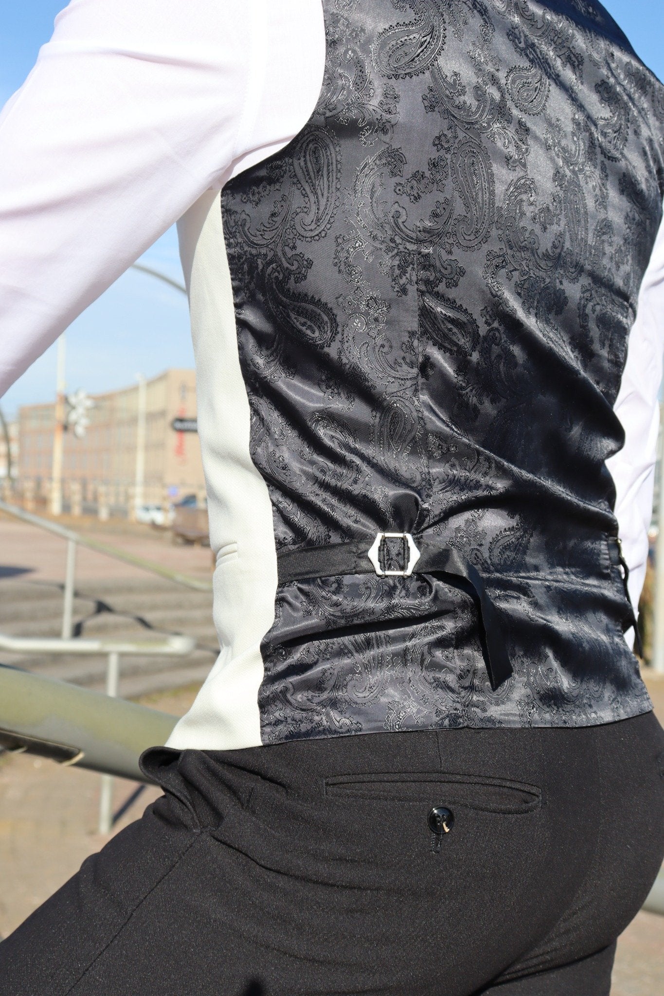 DIABLO IVORY THREE PIECE TUXEDO