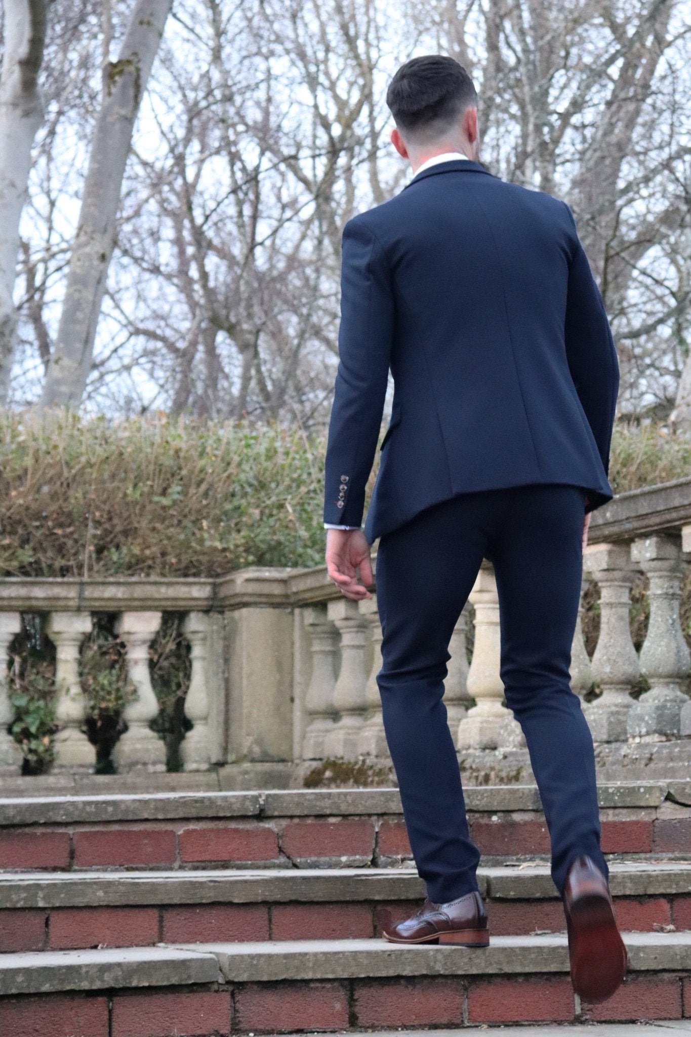 SUITBAE LAWRENCE NAVY THREE PIECE SUIT
