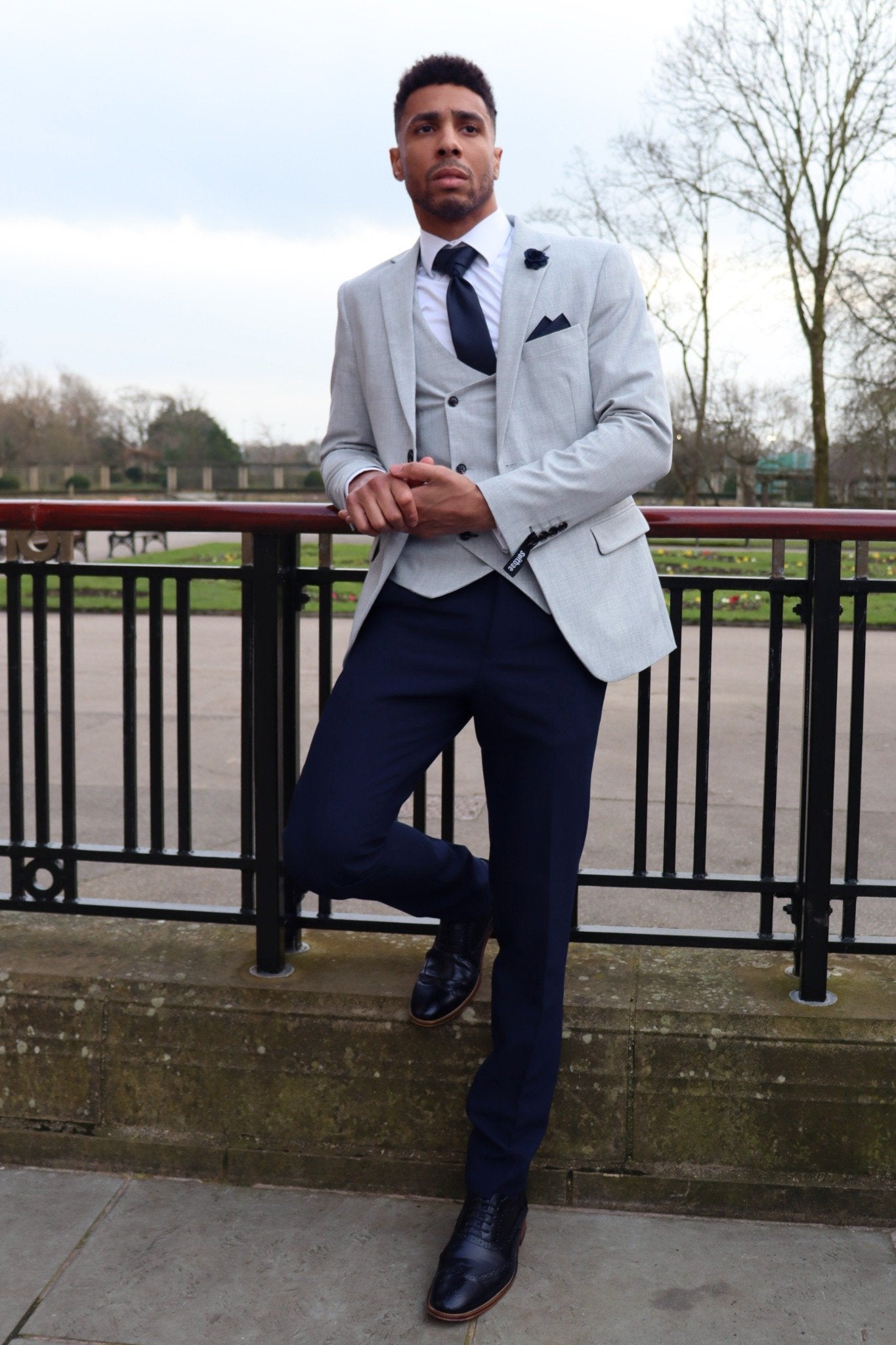 HARRY LIGHT GREY CONTRAST NAVY THREE PIECE SUIT