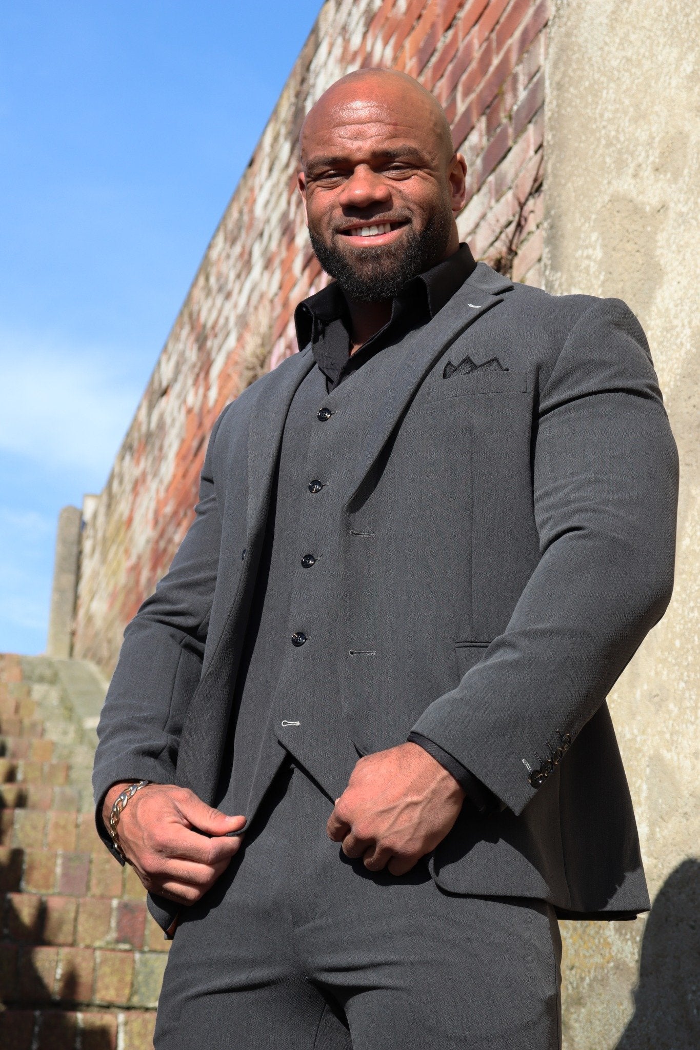 VINCENT CHARCOAL THREE PIECE SUIT