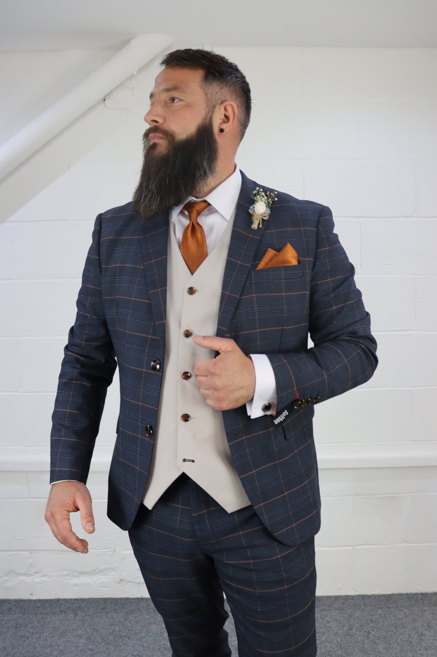 THOMAS STONE CONTRAST WAISTCOAT THREE PIECE
