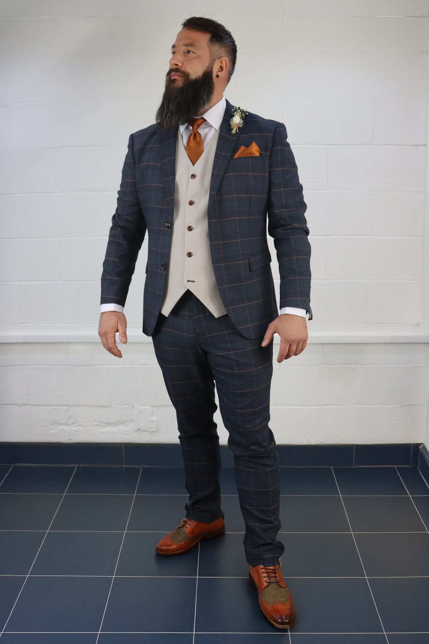 THOMAS STONE CONTRAST WAISTCOAT THREE PIECE