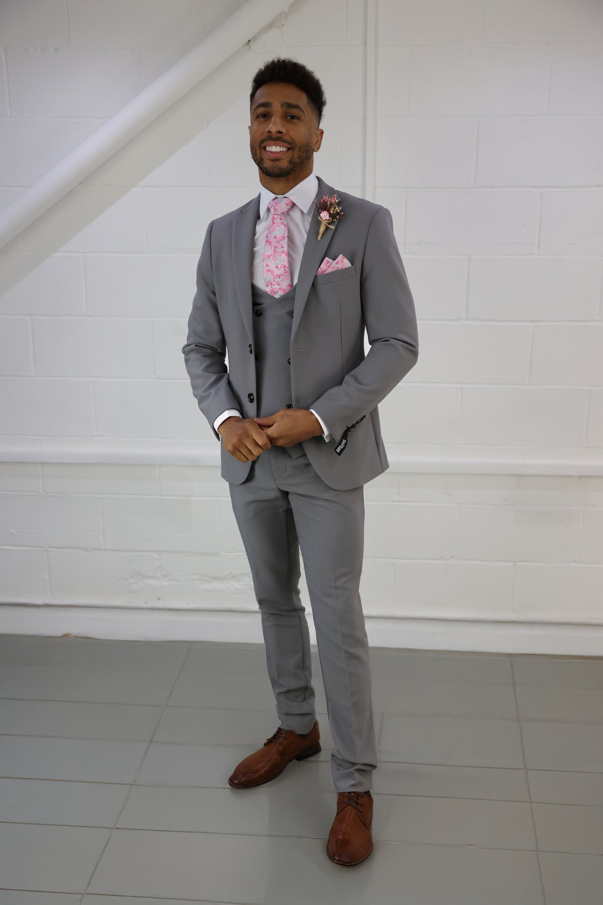 Mason Light Grey Suit - Three-Piece, Double-Breasted, Stylish Lining SUITBAE.COM Mason Light Grey Suit - Three-Piece, Double-Breasted, Stylish Lining SUITBAE.COM