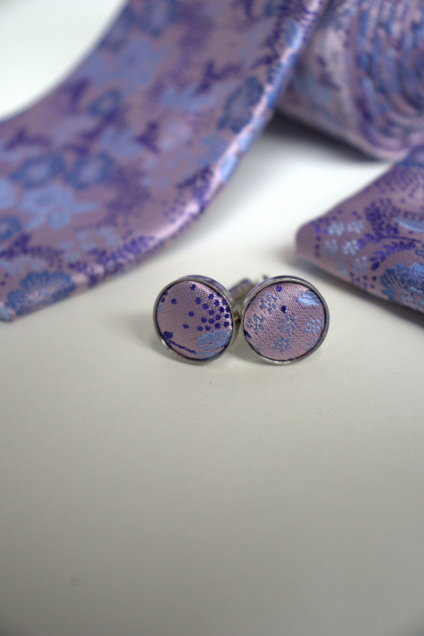 Vivid Lavender Lilac Floral Tie Set