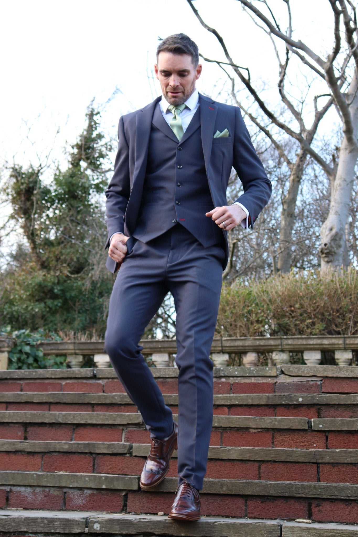 SUITBAE Jake Midnight Blue suit showing tailored fit and open jacket styling